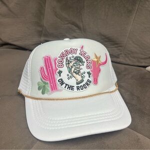 TRENDY3 TRUCKER HAT
